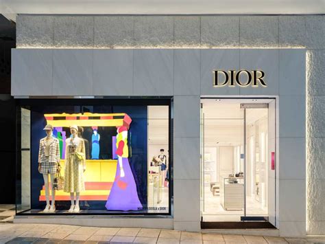 dior athens|18 voukourestiou street athens.